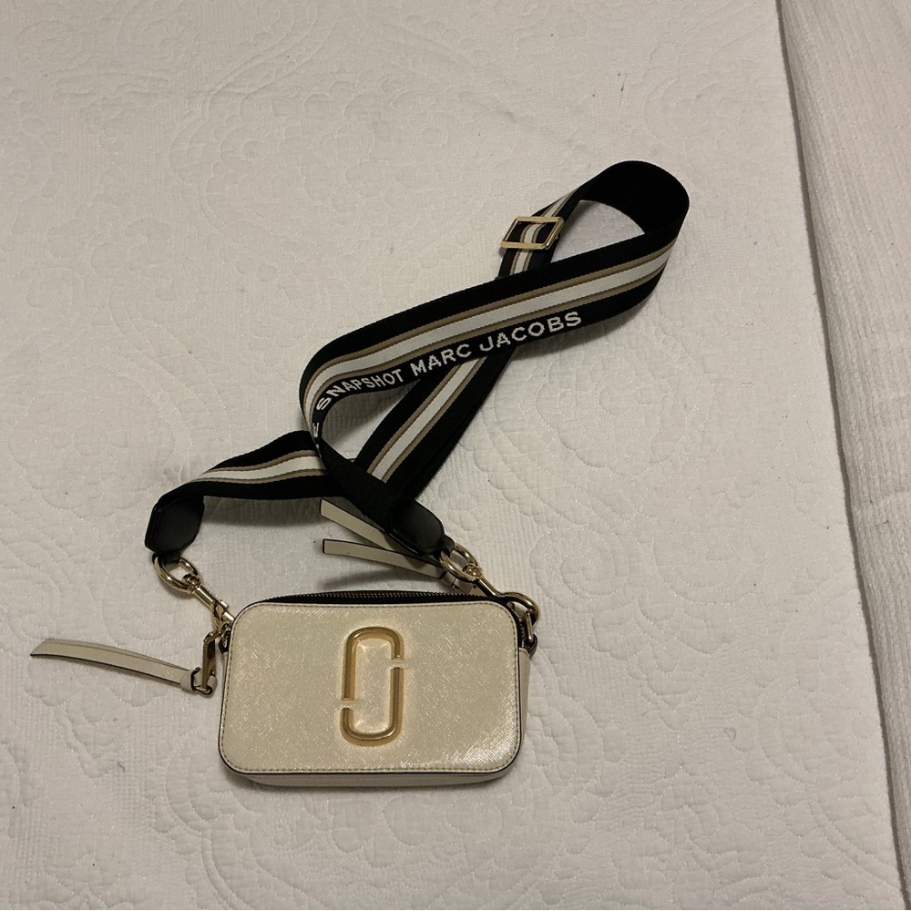 Marc Jacobs SNAPSHOT Cream and Gold Crossbody Bag like new